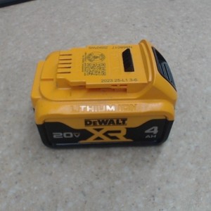 dewalt  dcb204 4.0AH Battery