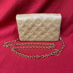 LOUIS VUITTON Pochette Coussin Chain Shoulder Bag Lambskin Khaki M82162