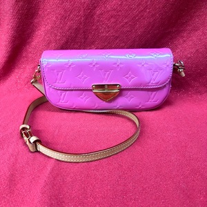 2024 Louis Vuitton M82994 Monogram Vernis Malibu Pochette - Neon Pink