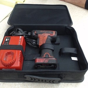 snap-on Screw Driver 7.2 Volt W Battery and Charger