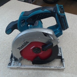 makita  XSS02 Circular Saw 18V