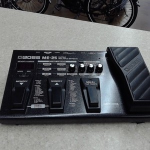 boss me-25 Guitar multiple effect unit 