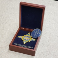 Disneyland Resort Upscale DCA Compass Logo Limited Edition 2001 5 Pin Set